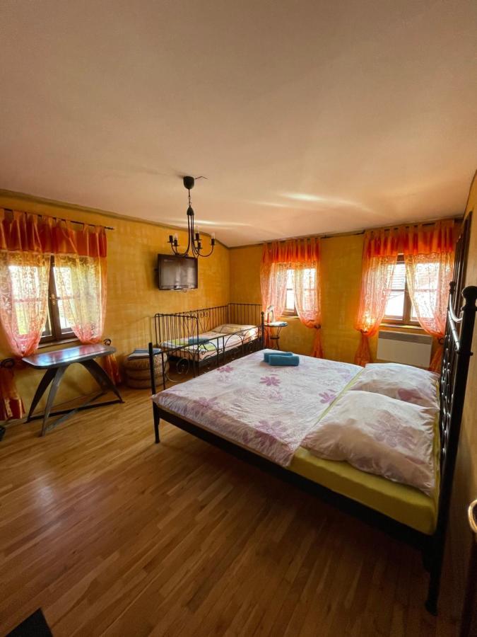 Pension Fajka Микулов Экстерьер фото
