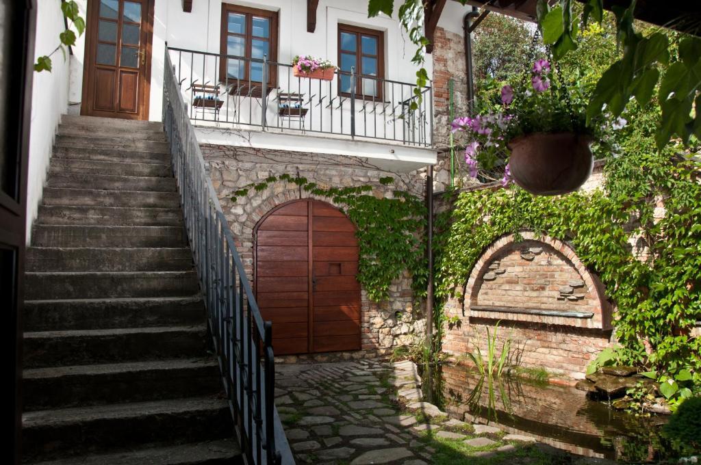 Pension Fajka Микулов Экстерьер фото