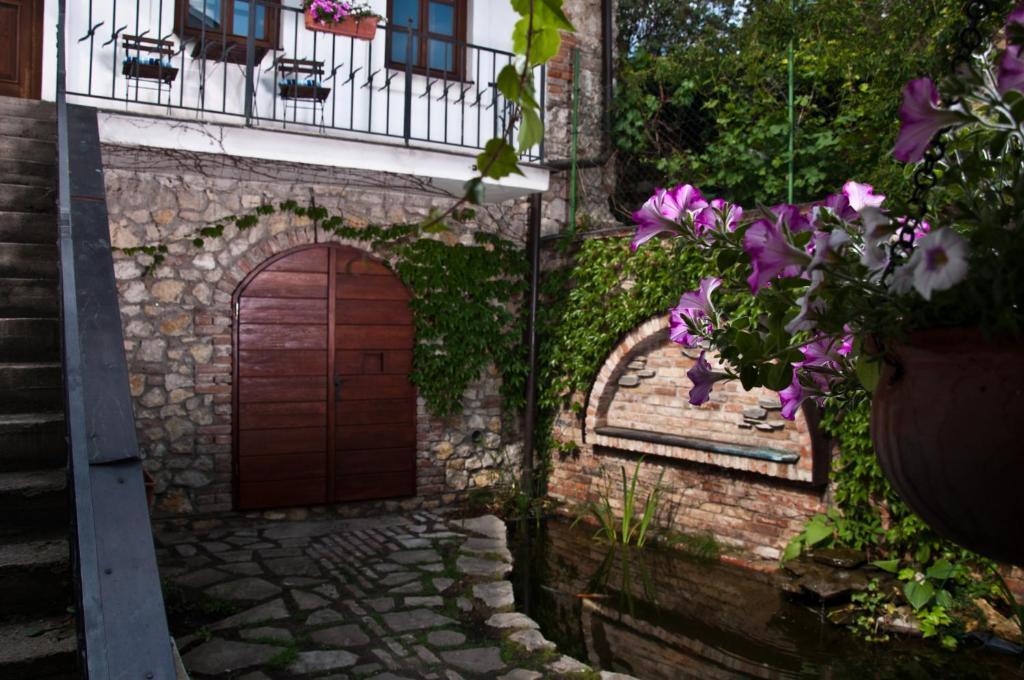 Pension Fajka Микулов Экстерьер фото